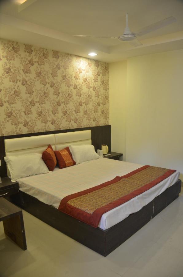 Hotel Krishna Galaxy Kanpur Zewnętrze zdjęcie