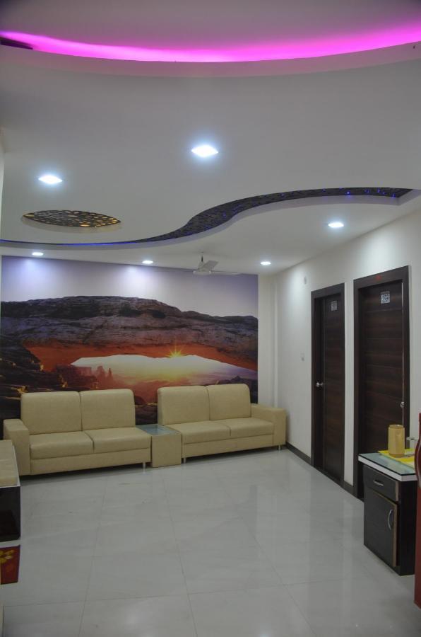 Hotel Krishna Galaxy Kanpur Zewnętrze zdjęcie