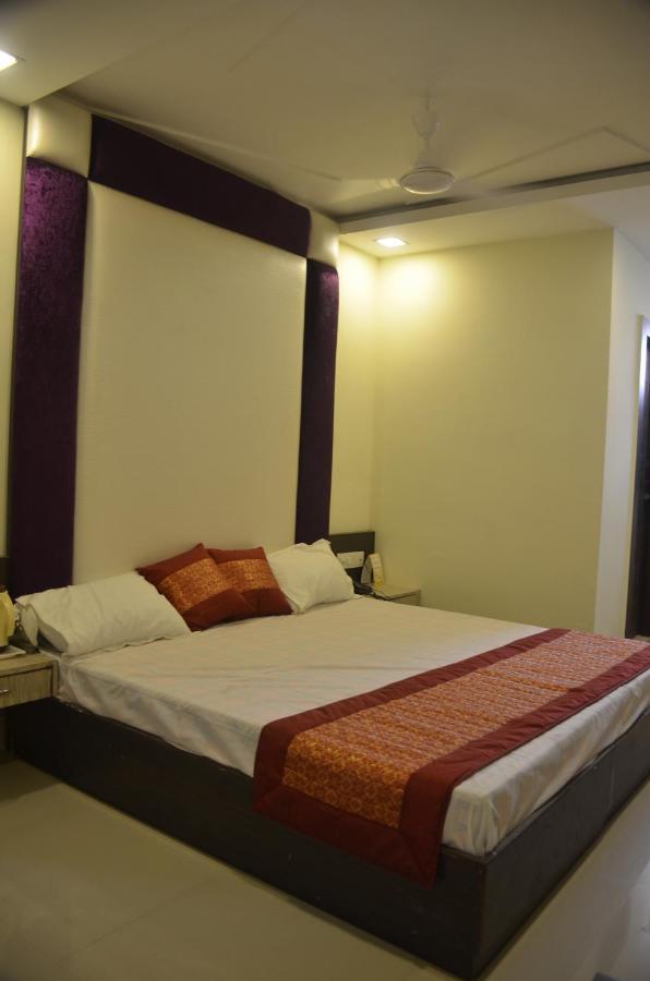 Hotel Krishna Galaxy Kanpur Zewnętrze zdjęcie